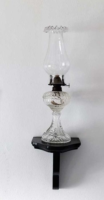 Candeeiro a petróleo com chaminé de vidro soprado