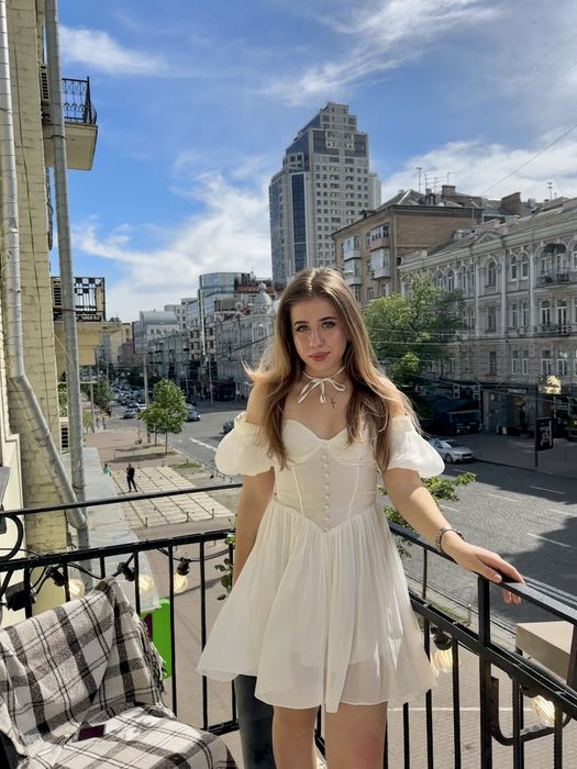 Сукня коктейльна біла