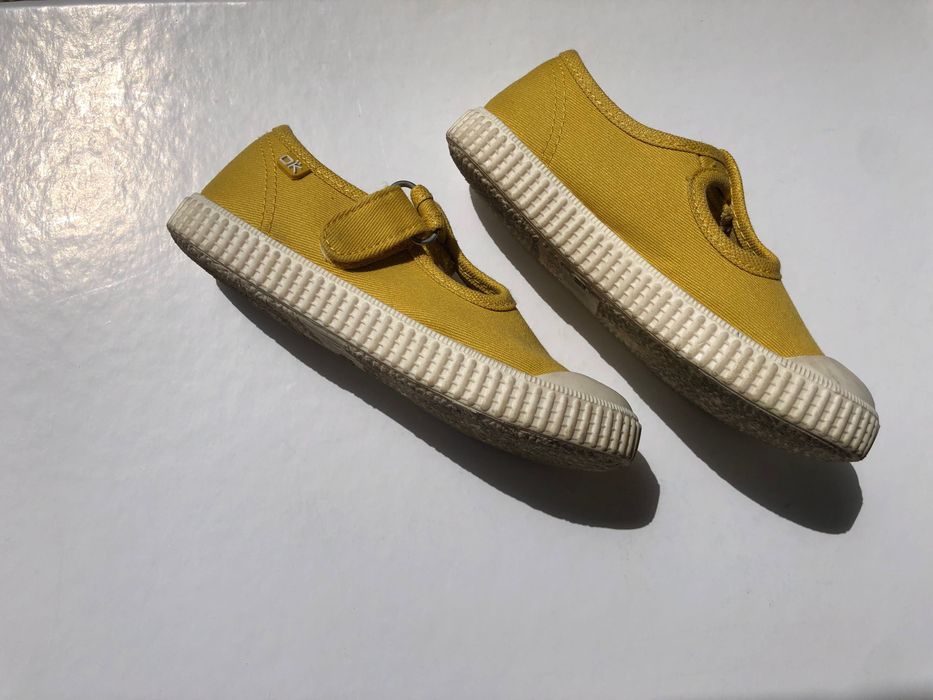 Sapato amarelo 26