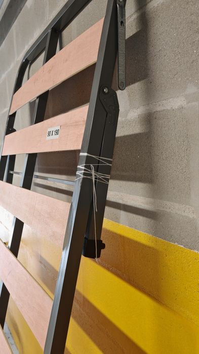 Estrado com pernas de suporte