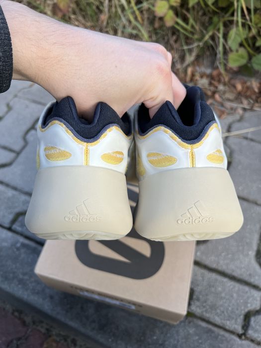 adidas Yeezy 700 V3 Safflower buty żółte niskie 46 2/3
