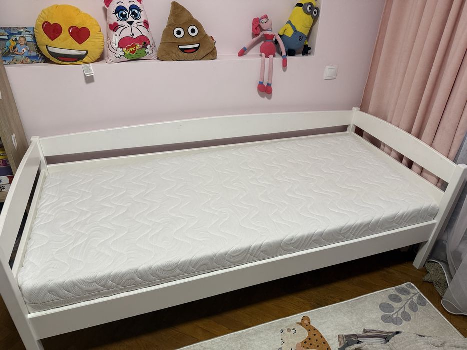 Продам дитяче ліжко з ламелями і матрасом