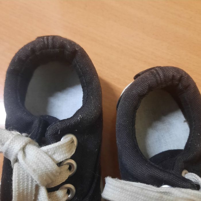 Sprzedam czarne sznurowane trampki r. 24 in extenso