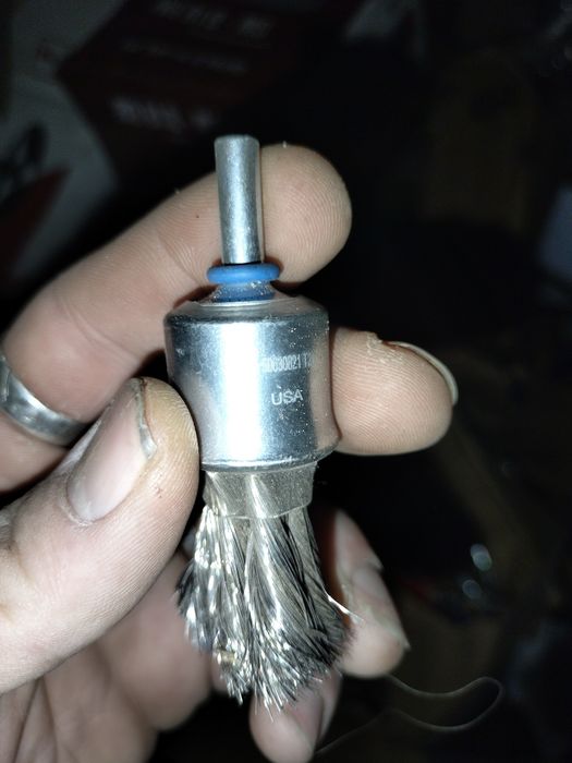 Щетка-крацовка кисть стальная закрученная со шпилькой 23мм Опт