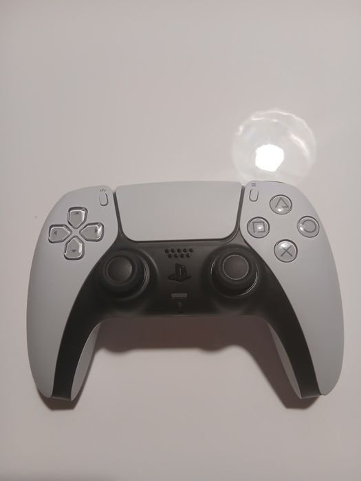 PlayStation 5 Standard (Com Leitor) + 2 Comandos + GTA V