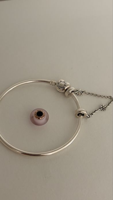 Pulseira Pandora Rígida em Prata (Como Nova) + Charms Originais