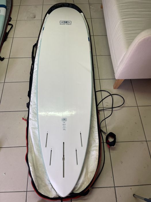 Prancha de surf Ocean & Earth Happy Hour Epoxy Softop 7.6 (59L) em bom estado geral, vendida com capa de proteção.