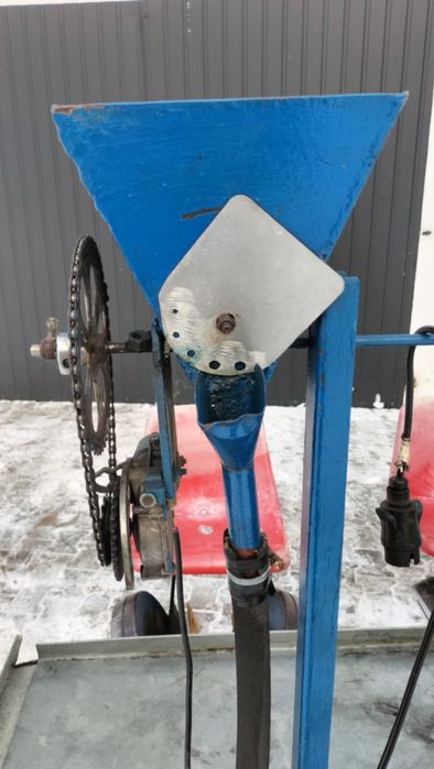 Sadzarka do warzyw z dozownikiem do nawozu 2 rzędowa