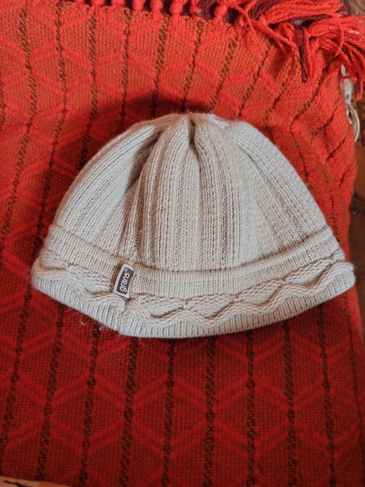 Czapka damska Oddam za darmo.