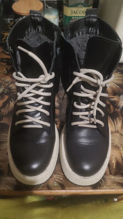 Новые кожаные сапоги