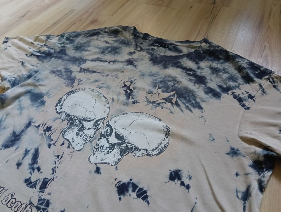 Beżowy, granatowy T-shirt tie-dye