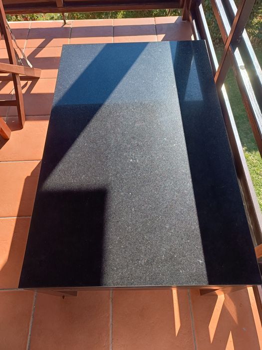 Mesa Preta com Tampo de Mármore