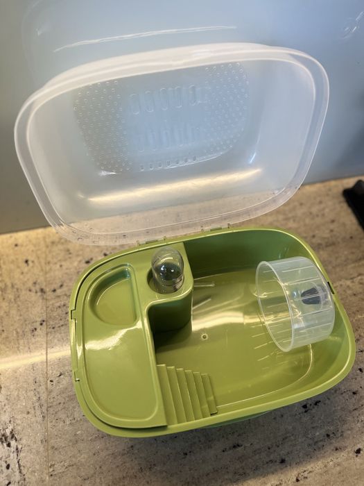 Klatka dla chomika z poidelkiem oraz kolowrotkiem