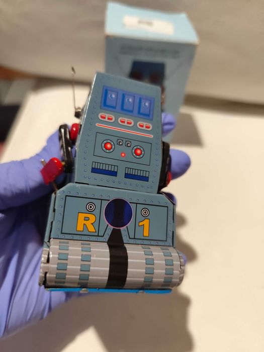 Brinquedo mecânico - Robot em chapa