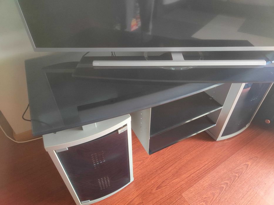 Móvel para TV rotativo em vidro, madeira e metal