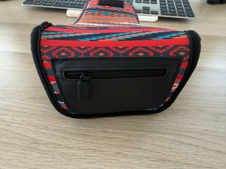 USA Gear Capa para câmara DSLR com proteção de neoprene, alça para cinto e armazenamento de acessórios