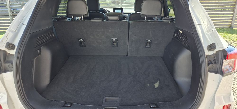 Ford escape 2.5 hybrid titanium