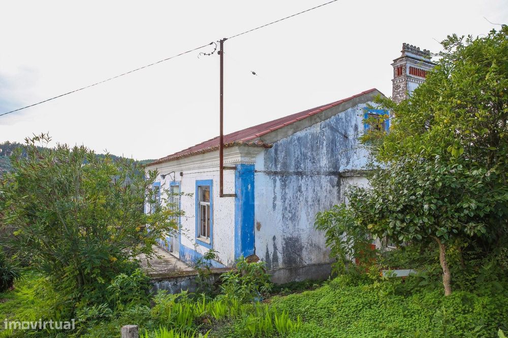 Oportunidade Única: Moradia Centenária inserida em lote 2560m2