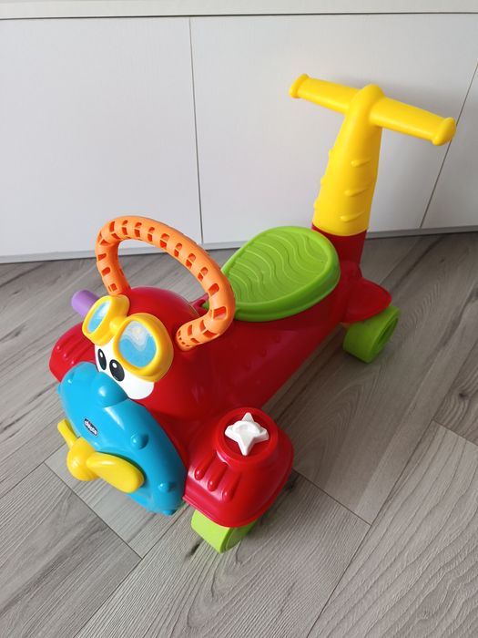 Автомобіль-каталка толокар Chicco з багажником Аероплан Чарлі