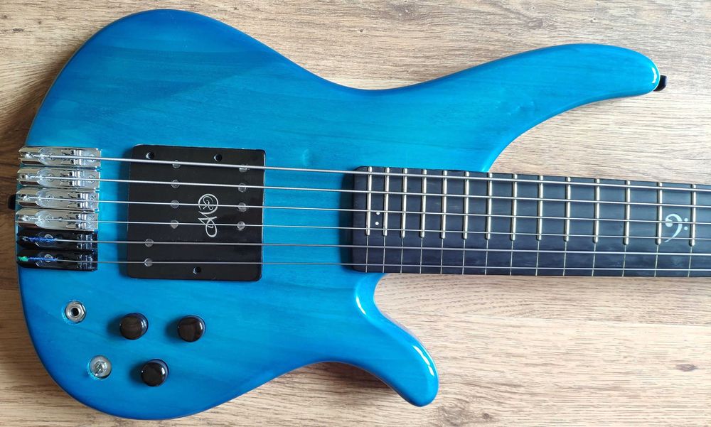 Gitara basowa hybryda, 6-cio strunowa