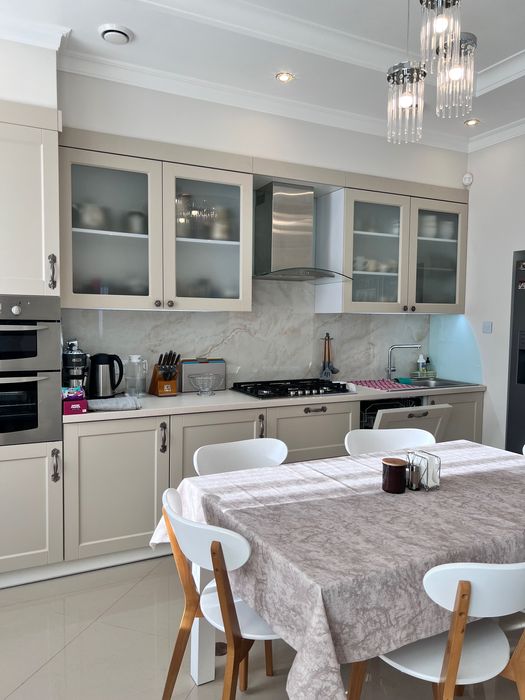 Преміальна видова 3-к. квартира з дизайнерським ремонтом | 121 м²