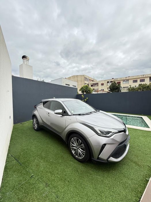 Toyota C-HR 1.8 Hybrid e a gasolina