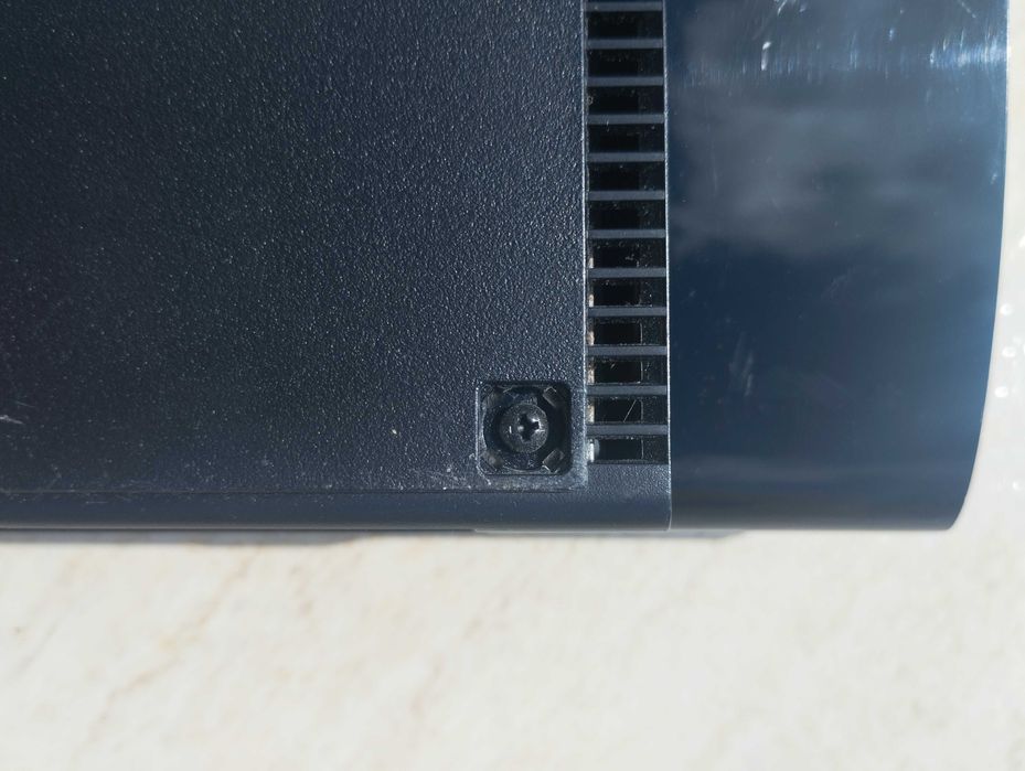 PlayStation 3 Super Slim + Comando DualShock Revisto