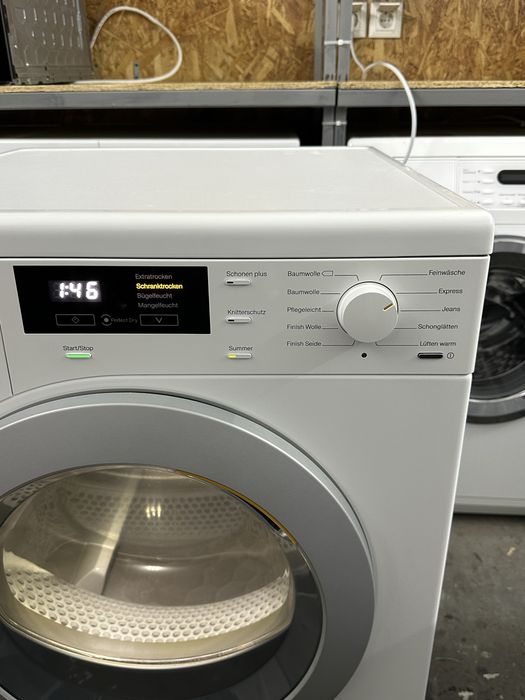 Сушильна машина Miele TKB440WP