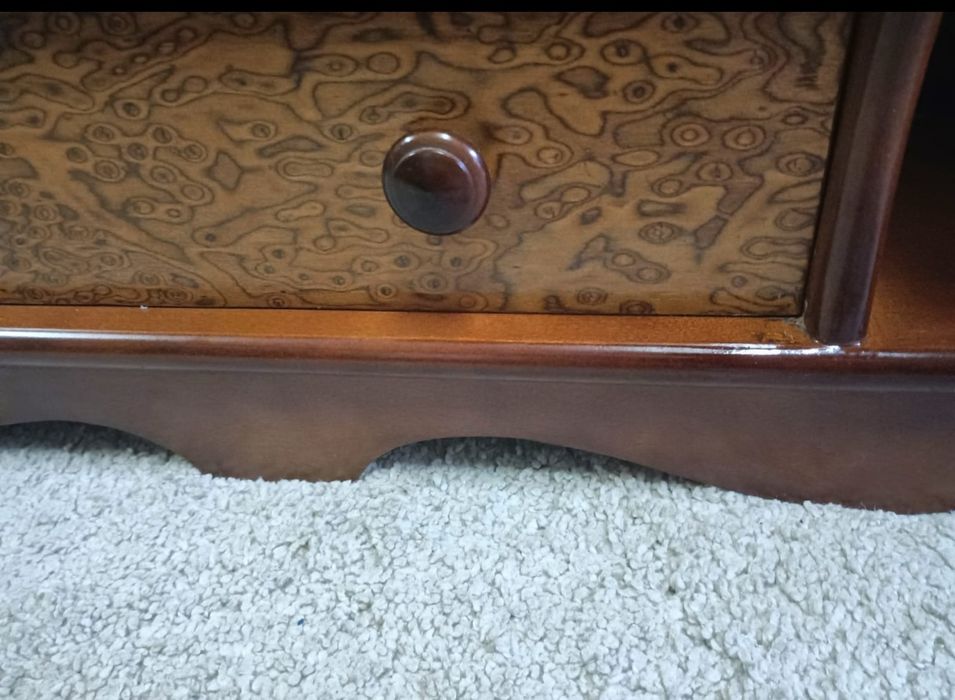 Belíssimo móvel anos 80
Multifuncional com iluminação. madeira maciça