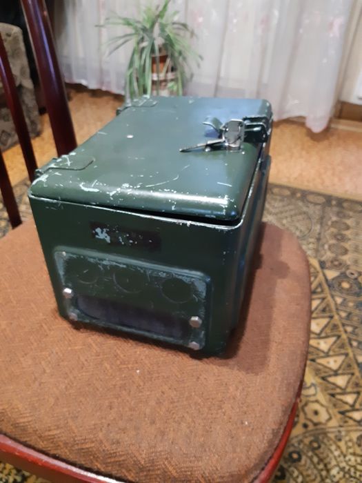 Сейф металлический