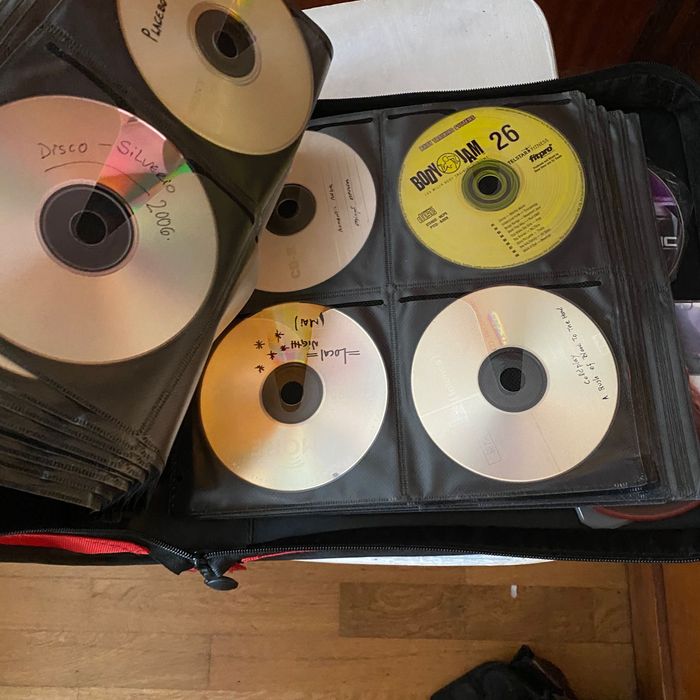 Mala para cd vermelha Como nova64739022910465121