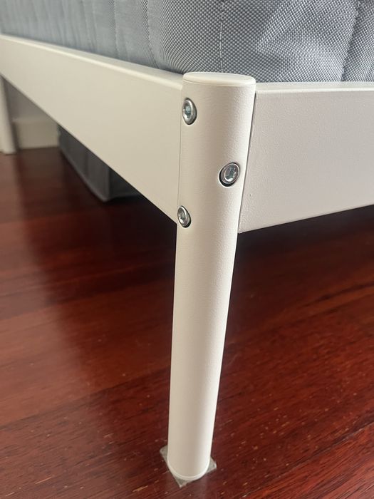 Cama e colchão Ikea