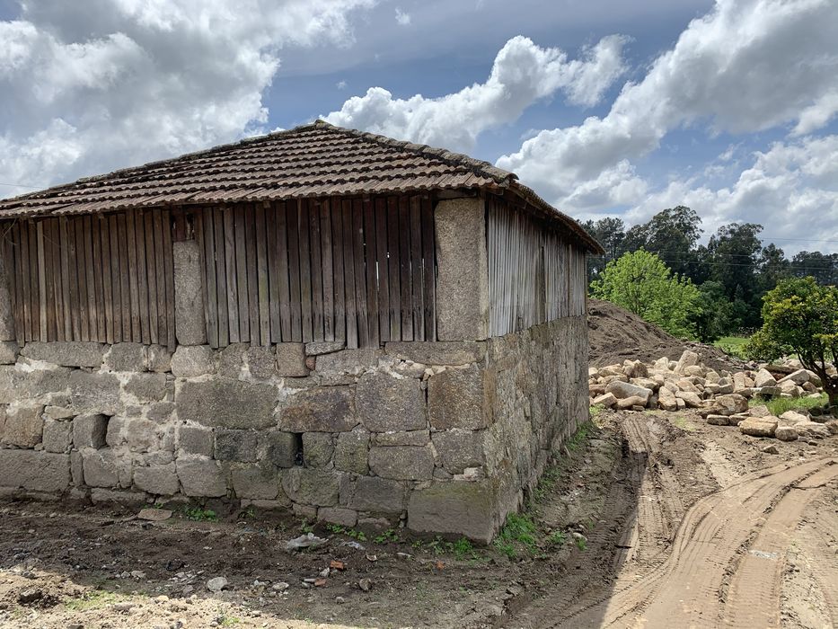 Quinta  com 5000 m2 com optima exposicao solar