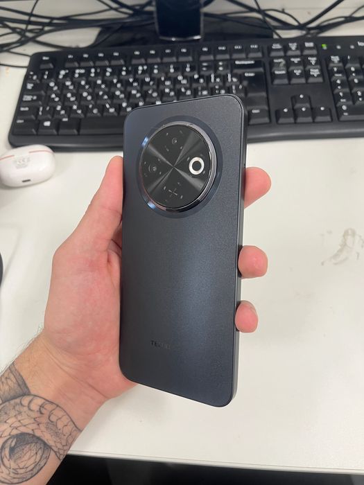 Телефон Tecno spark 30