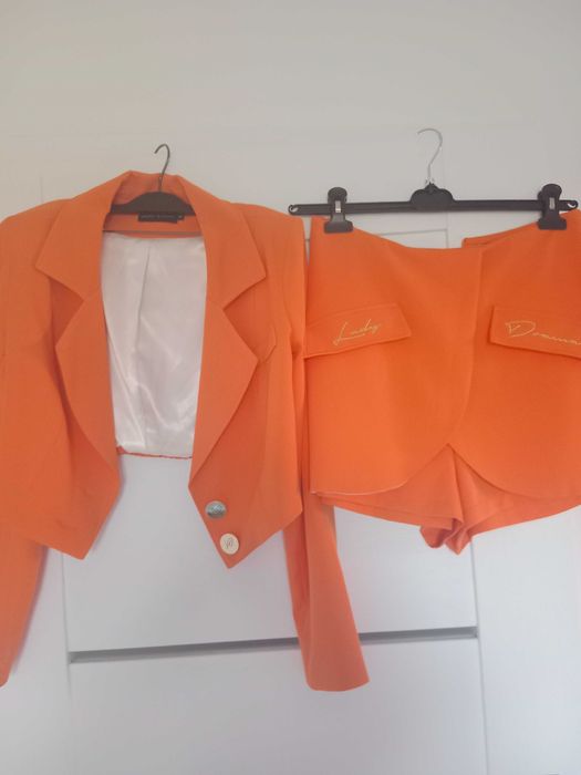 Komplet marynarka i spódnico-spodenki