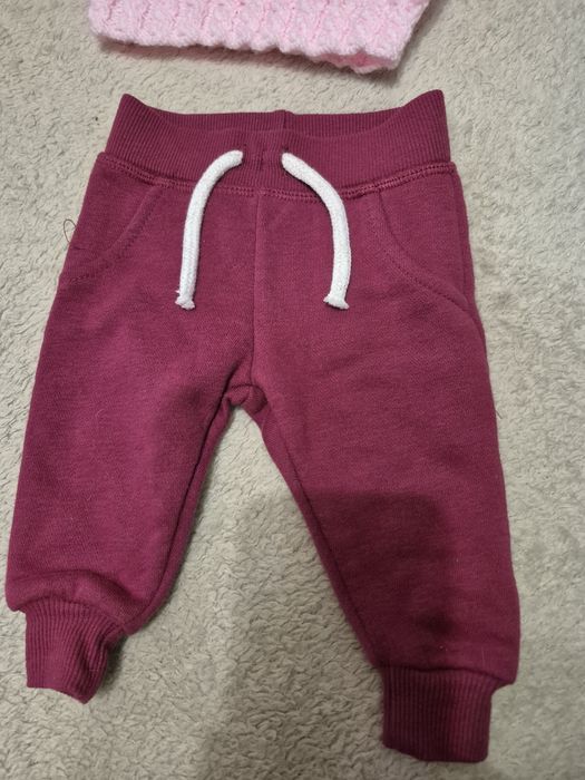 Тепленький комплект речей на немовля.