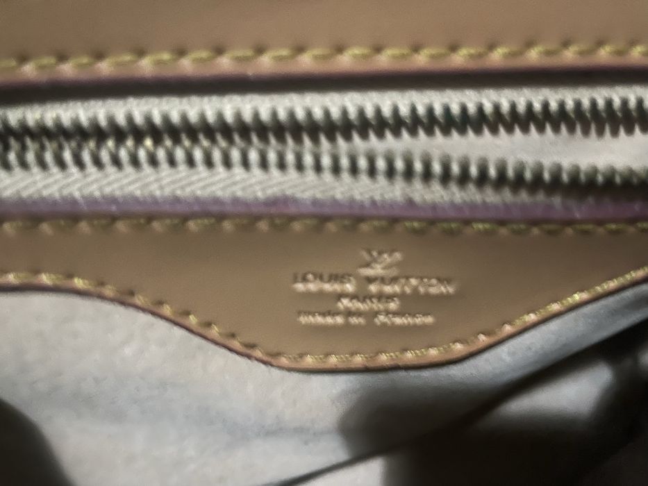 Mala LOUIS VUITTON cmo nova. Usada pouquissimas vezes. Otino estado