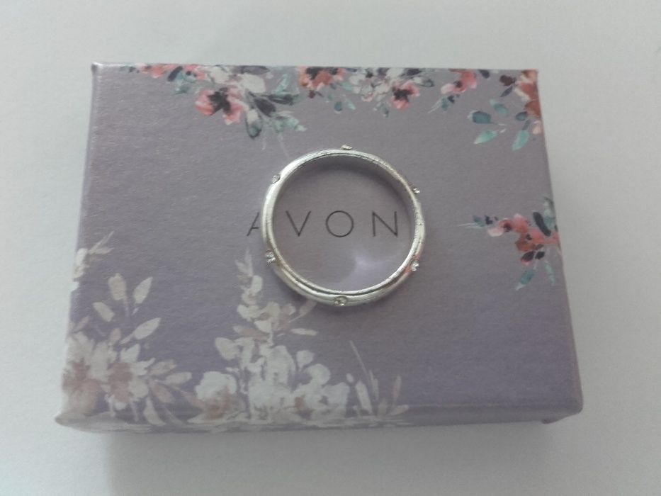 Zestaw 5 pierścionków od Avon