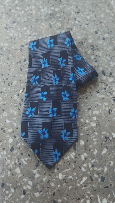 krawat jedwabny 100% jedwab silk cavenline classic kwiaty niebieskie
