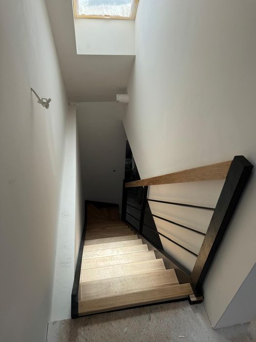 Schody drewniane jesion, dąb  realizacja 4 tyg