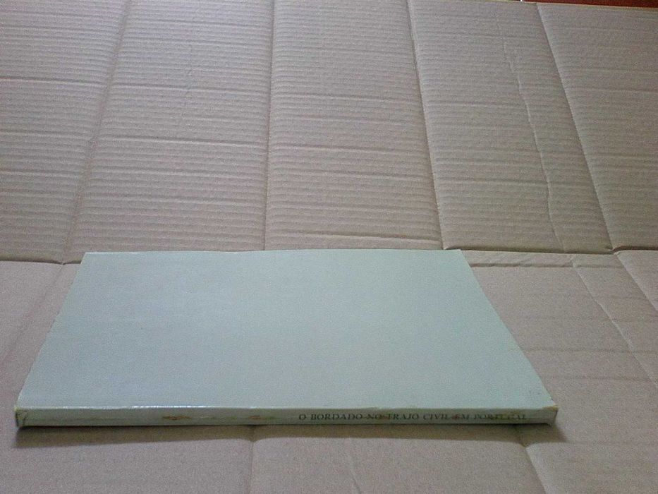 O bordado no trajo civil em Portugal