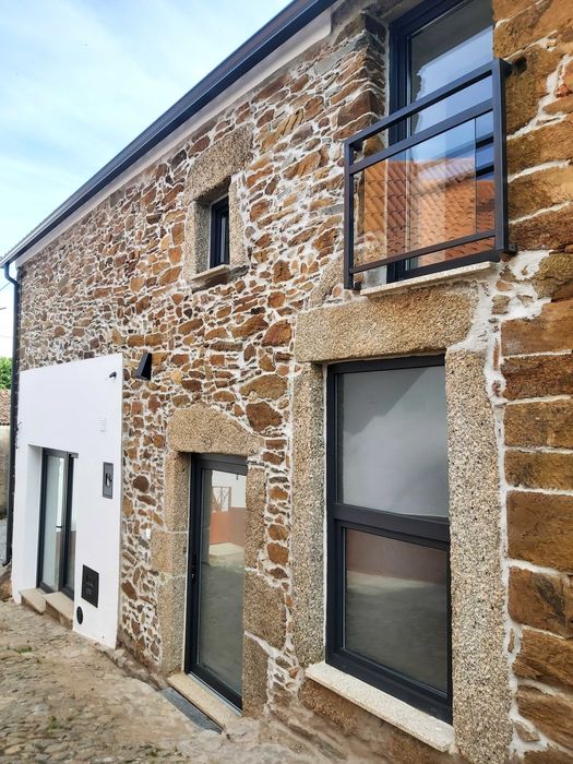 Moradia T2, muito moderna e charmosa, localizada no Souto da Casa, Fundão.