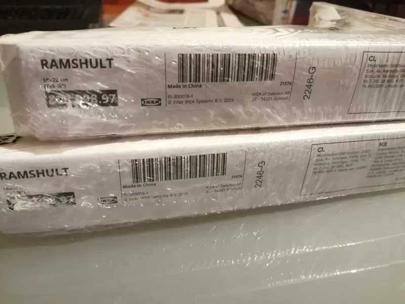 2 poleias / apoios para prateleiras IKEA. Em Madeira. Novos Ainda na Embalagem*