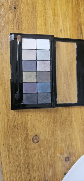 Paleta The Rock Nudes Maybelline