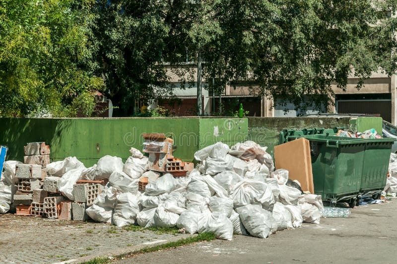 Fazemos limpeza de garagens,casas e arrecadações (serviço sobre orçamento)