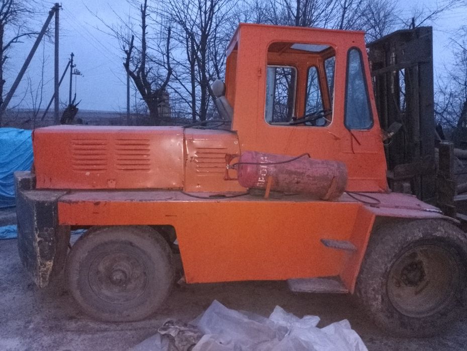 Вилочний погружчик