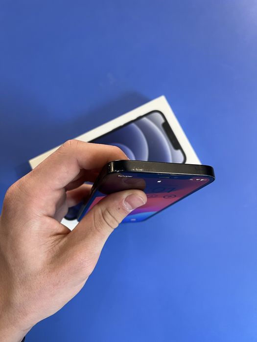 Продам Iphone 12