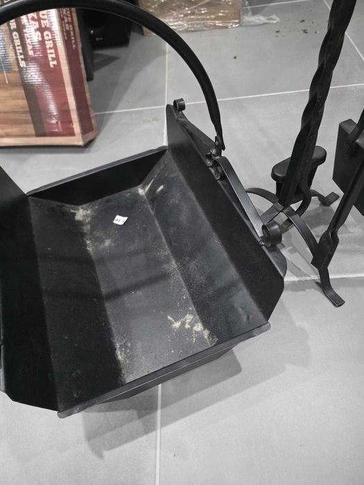 Vendo conjunto de cesto e kit limpeza em ferro fundido c/novo