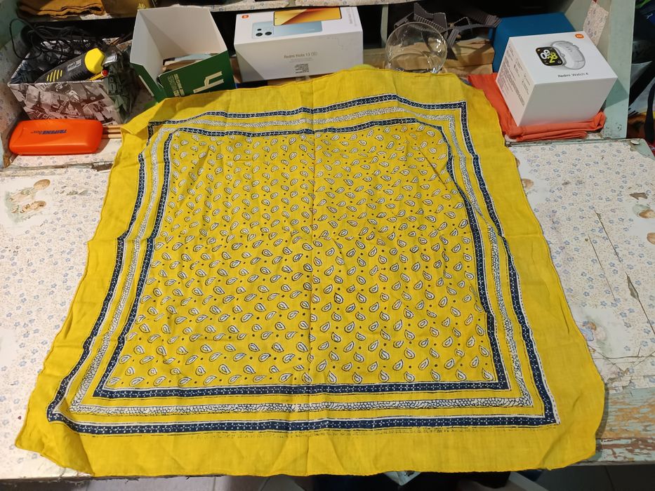 Vendo cachecol amarelo bom estado