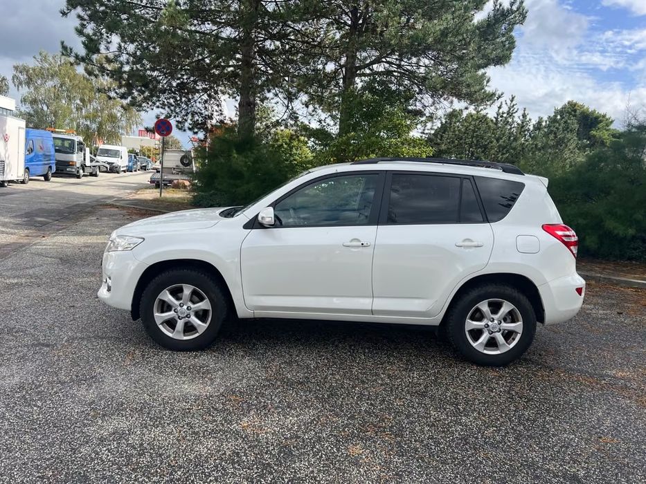 Toyota RAV-4 2012...